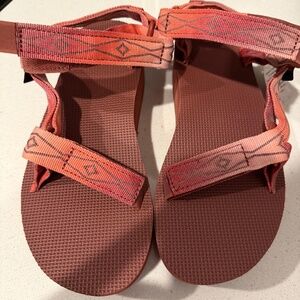 Teva Women's Flatform Universal Sunscape Sandal in Waterless Scarlet Size 7